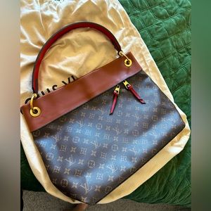 Louis Vuitton limited addition like new only used once